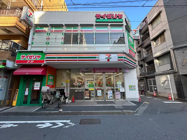 周辺施設：セブンイレブン足立綾瀬３丁目店