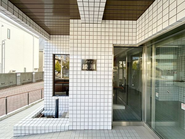 メイツ綾瀬 エントランス