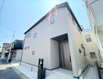 春江町三丁目 新築戸建 前面道路含む外観