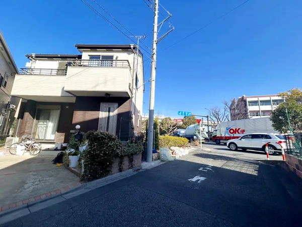 前面道路含む外観