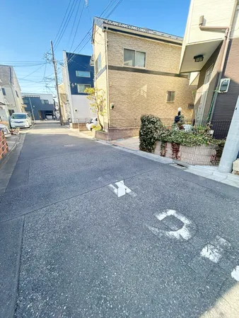 前面道路含む外観