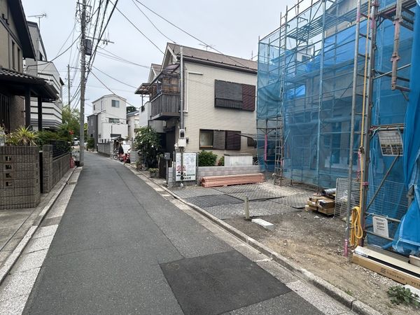 前面道路含む外観