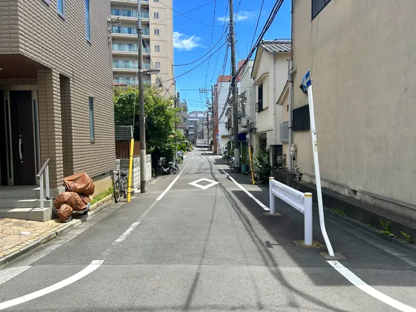 西側から