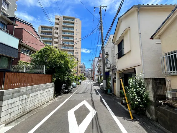 西側から