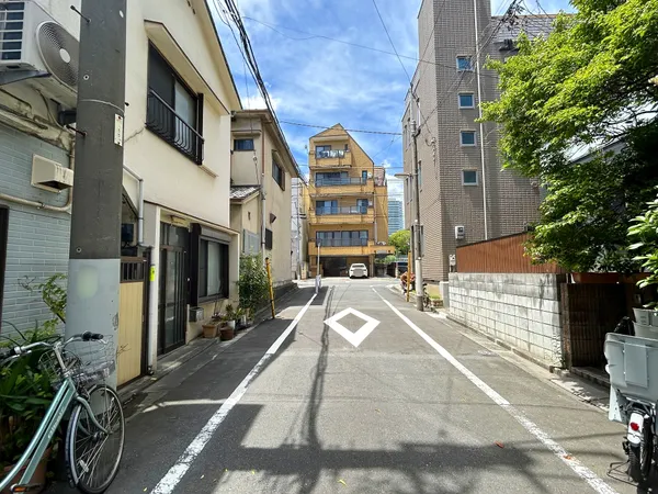 東側から