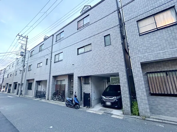 前面道路含む外観