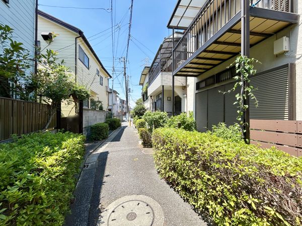 前面道路含む外観