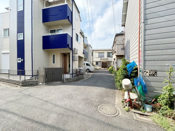 前面道路含む外観