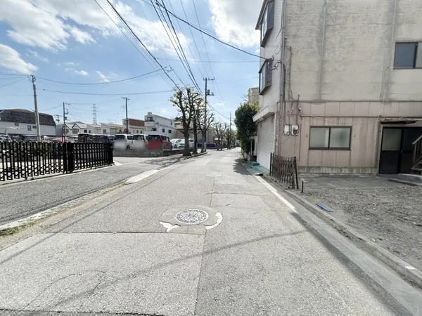 前面道路含む外観