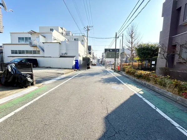 前面道路（北側から）