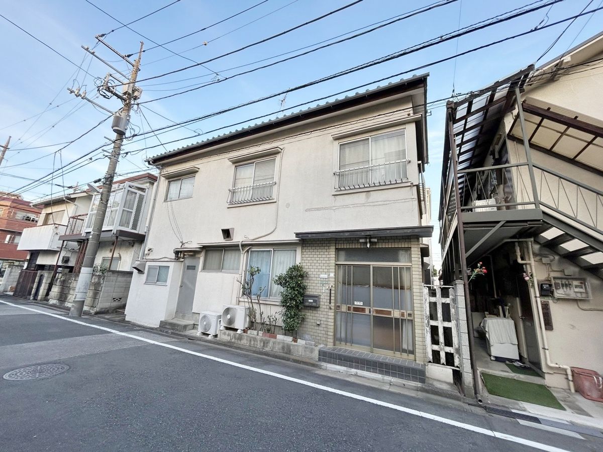 前面道路含む外観