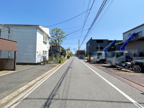 前面道路含む外観