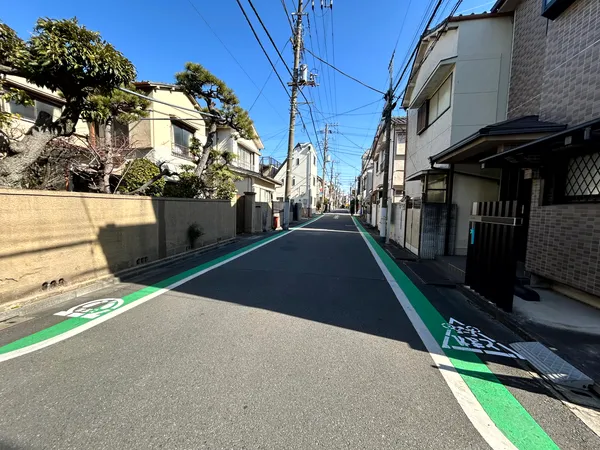 前面道路含む外観