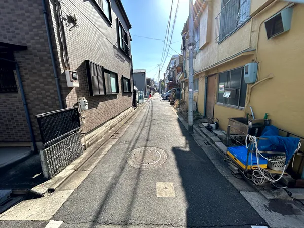 前面道路含む外観
