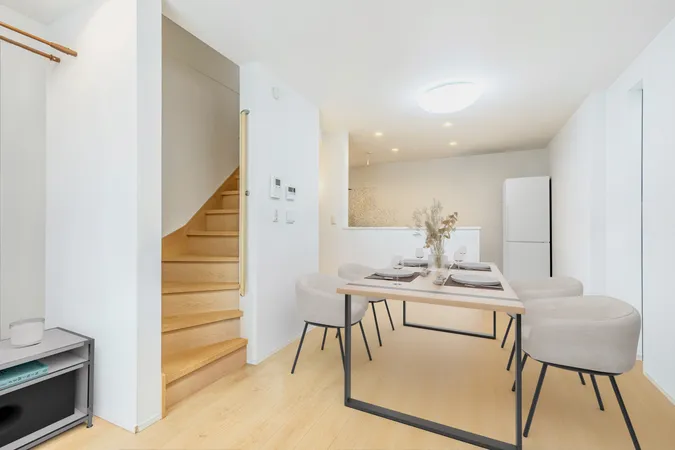 ※画像は実際の室内および間取り図をもとに、ＣＧにて再現した「空室リフォームイメージ」に家具・調度品の配置例をＣＧ合成したもので、実際とは多少異なります。また、家具等は販売価格に含まれません。