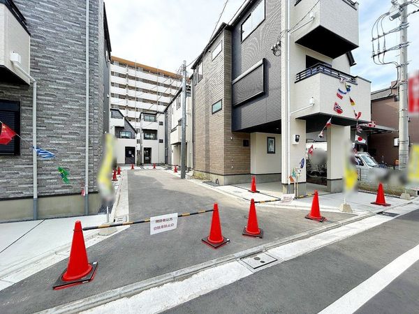 下篠崎町新築戸建 3号棟 前面道路含む外観 下篠崎町新築戸建 3号棟 前面道路含む外観