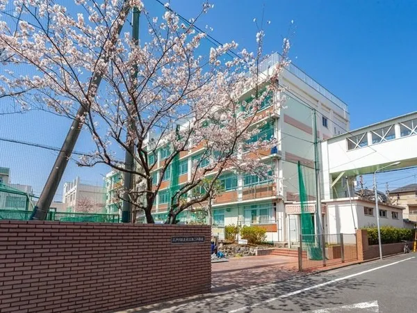 徒歩9分。