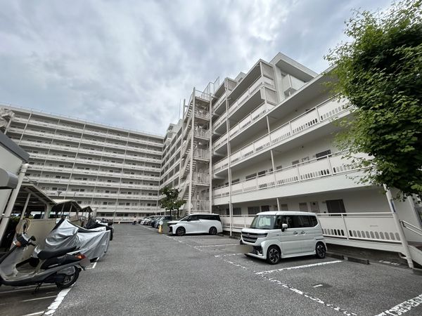 白鳥スカイマンション 駐車場