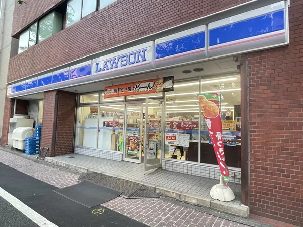 徒歩1分。