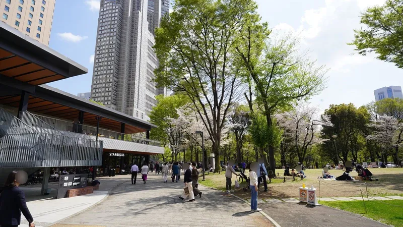 新宿中央公園（約470ｍ）