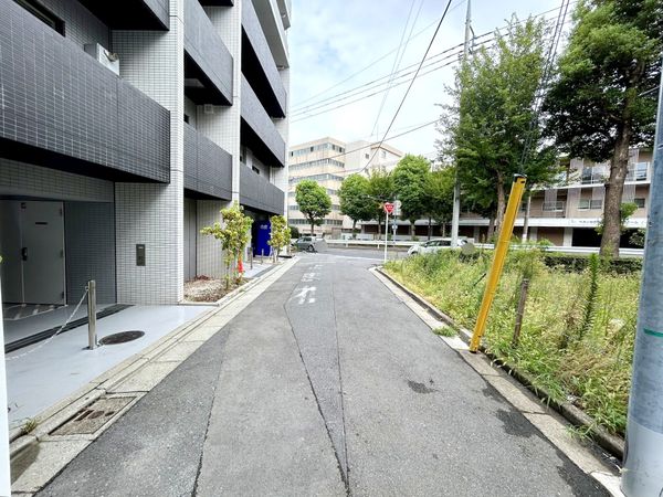前面道路含む外観