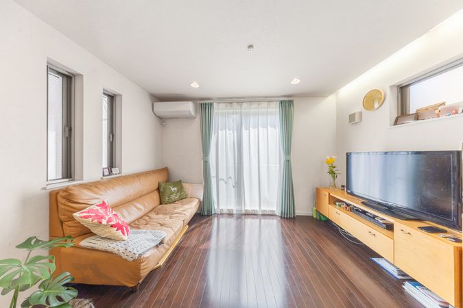豊島区高田1丁目戸建 リビング