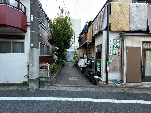 前面道路を含む外観