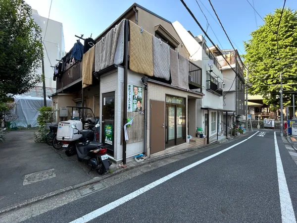 前面道路を含む外観
