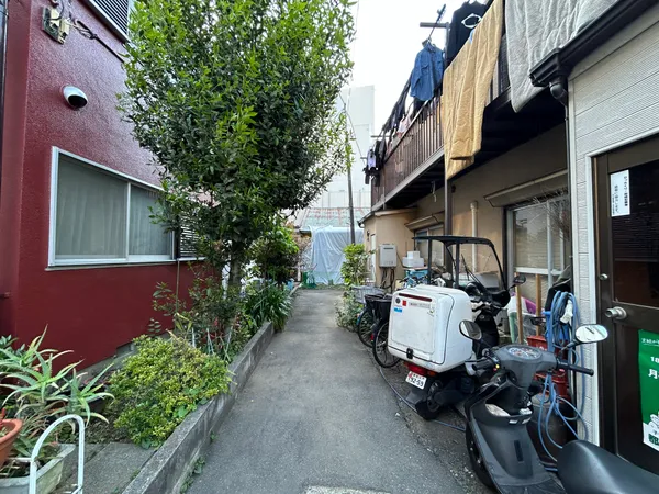 前面道路を含む外観