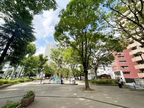 西側、西池袋公園向きのお部屋です。