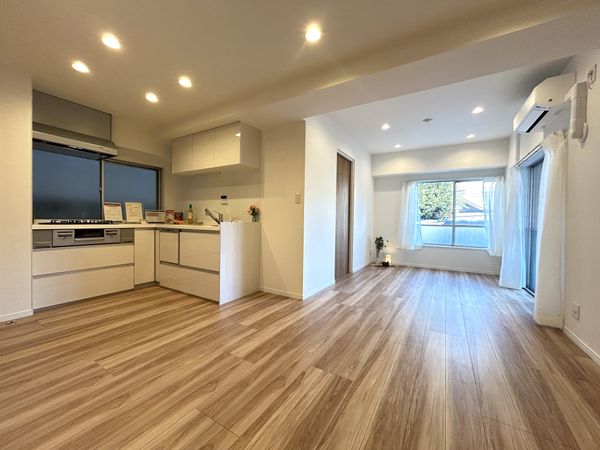 ロイヤルハイツ都 リビング ロイヤルハイツ都 リビング