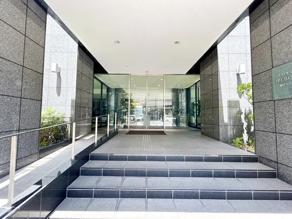 エントランス前