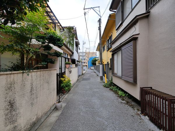 前面道路含む外観