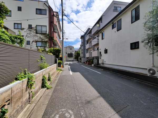 前面道路含む外観