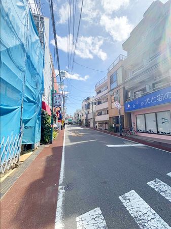 板橋区大谷口北町 新築戸建て 前面道路含む外観 板橋区大谷口北町 新築戸建て 前面道路含む外観