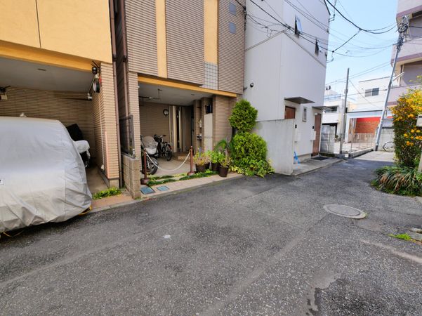 豊島区駒込3丁目 戸建 前面道路含む外観 豊島区駒込3丁目 戸建 前面道路含む外観