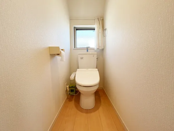 温水洗浄便座が備わっており、毎日快適にお使いいただけます。