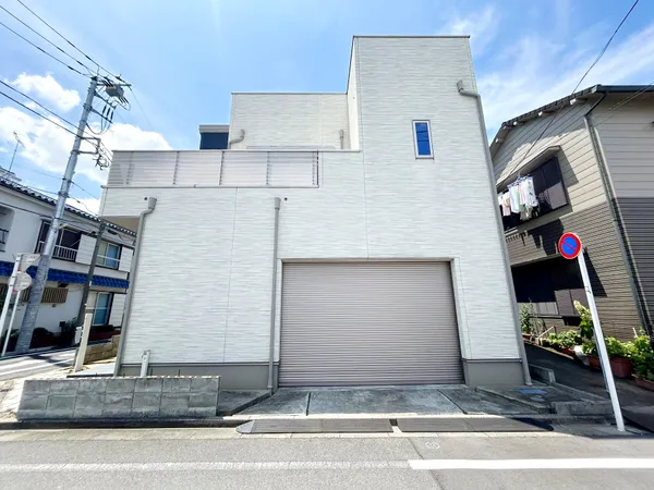 シャッター付きガレージ