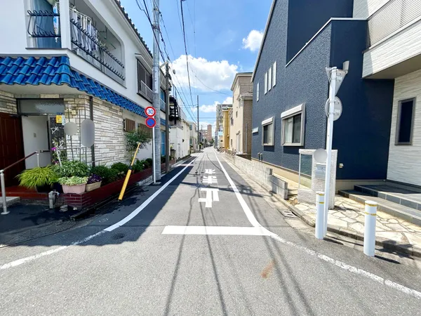 東側前面道路