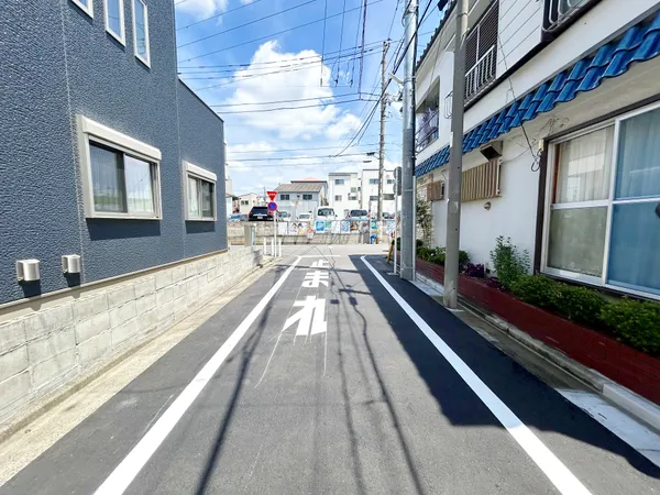東側前面道路