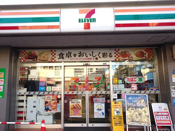 徒歩6分。