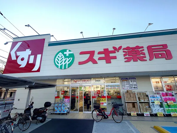 徒歩８分。