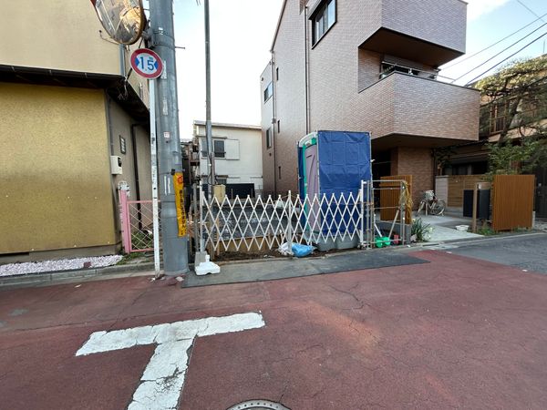 千駄木5丁目 新築戸建 前面道路含む外観