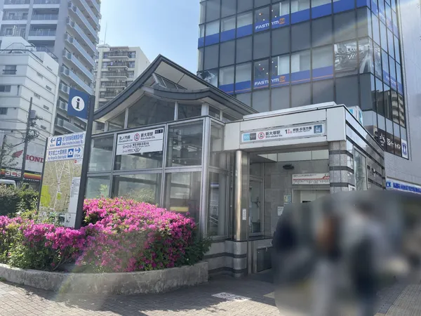 徒歩約2分。