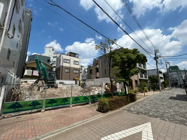 前面道路を含む外観