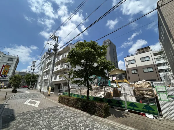 前面道路を含む外観