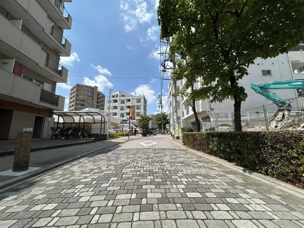 前面道路を含む外観