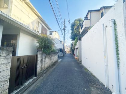 前面道路含む外観