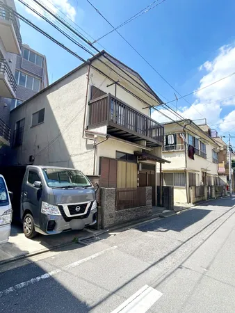 前面道路を含む外観