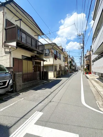 前面道路を含む外観